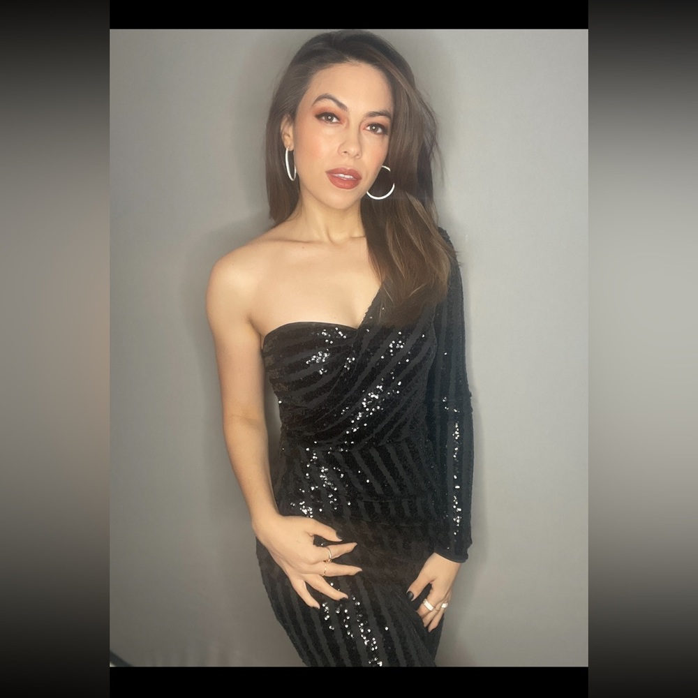 LULUS BLACK SEQUIN MIDI ONE-SHOULDER DRESS SIZE SMALL